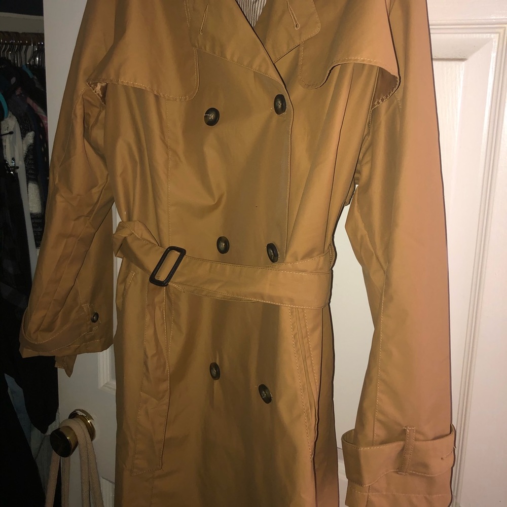 Ava and Viv trench